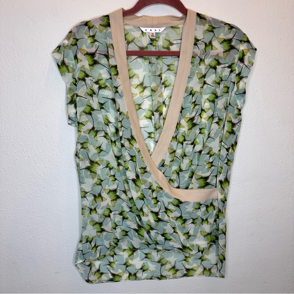Cabi 234 Green Floral V-Neck Short Sleeve Blouse Size Medium - Picture 2 of 12